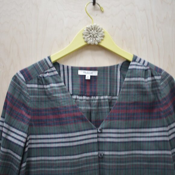 Madewell V-Neck Button-Down Shirt in Pineview Plaid XS - Picture 3 of 8